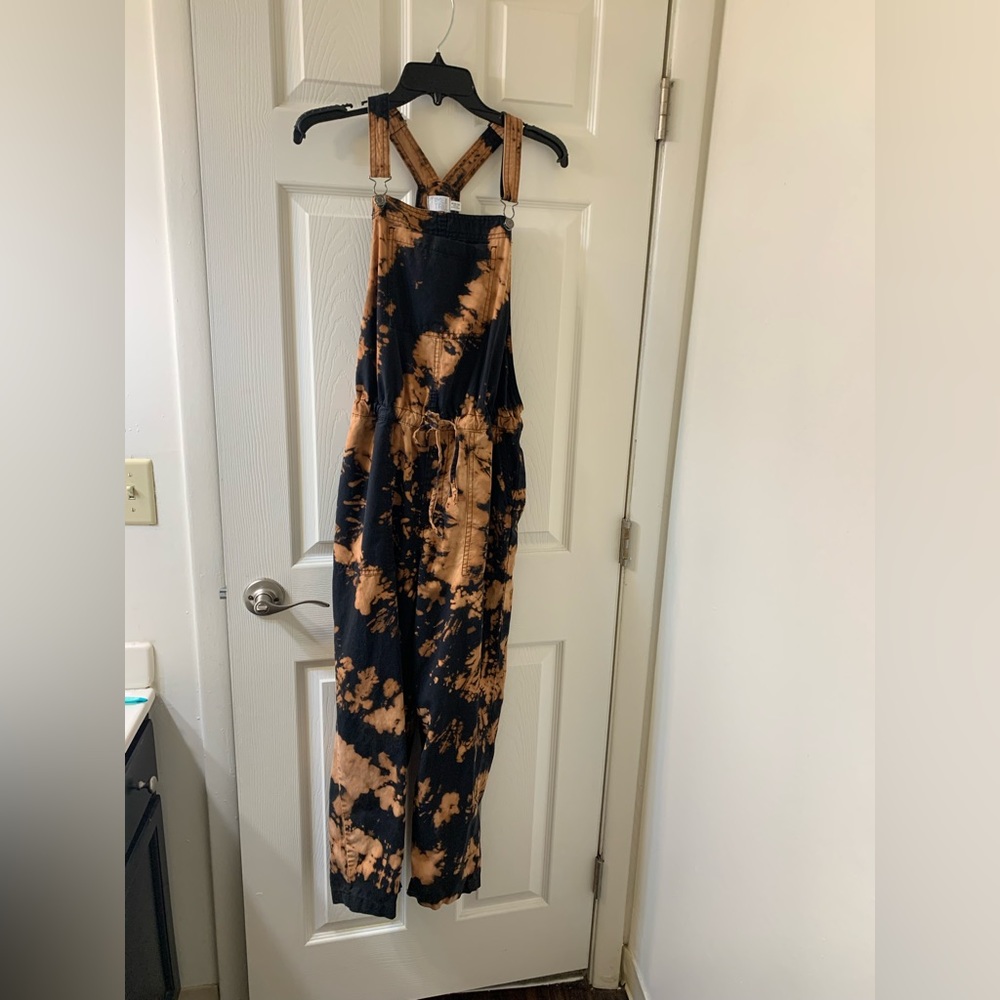 Woman’s overalls with side pockets, big front pocket and adjustable string